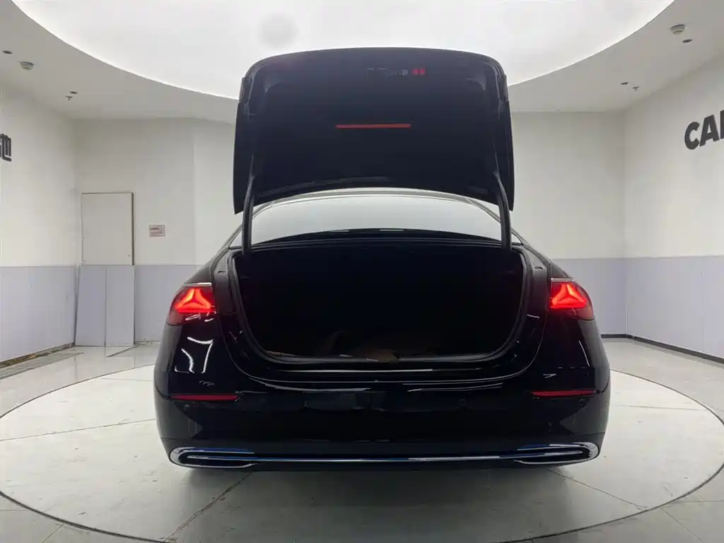 Mercedes-Benz E-Class 2024 E 300 L Fashion фото 30