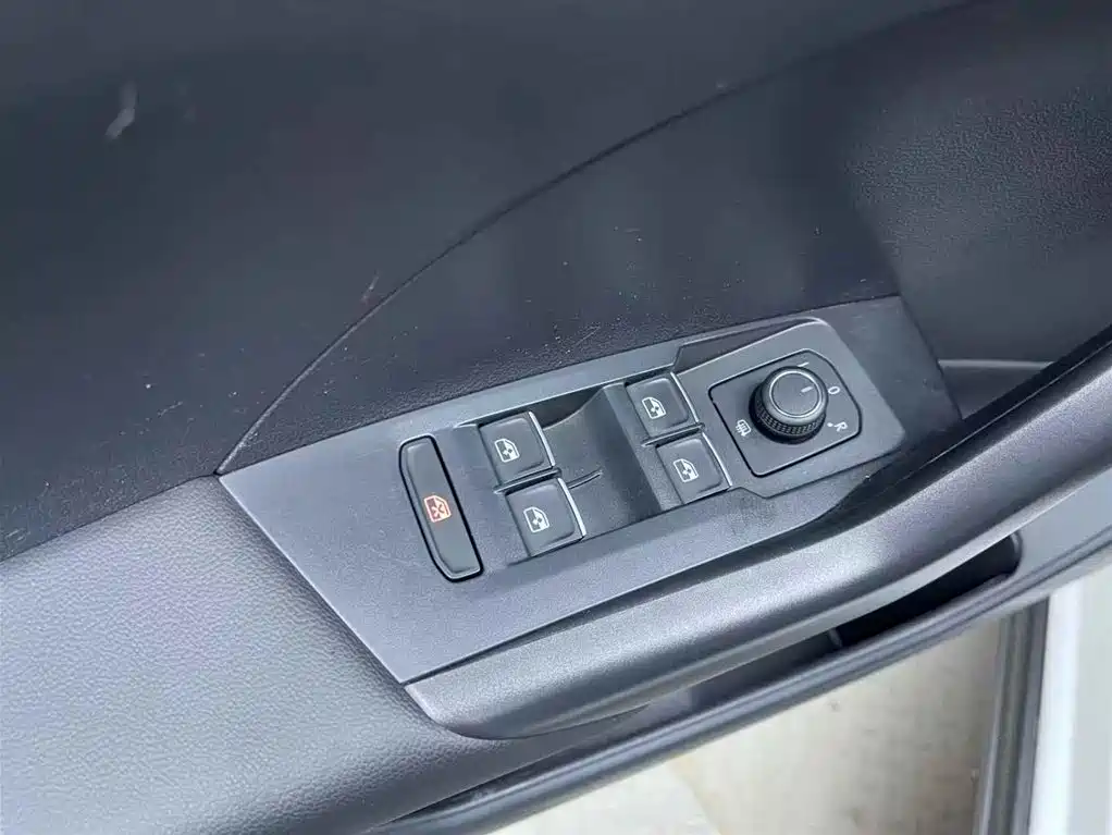 Volkswagen Tanying 2021 1.5L Automatic Smart Connect Edition фото 10