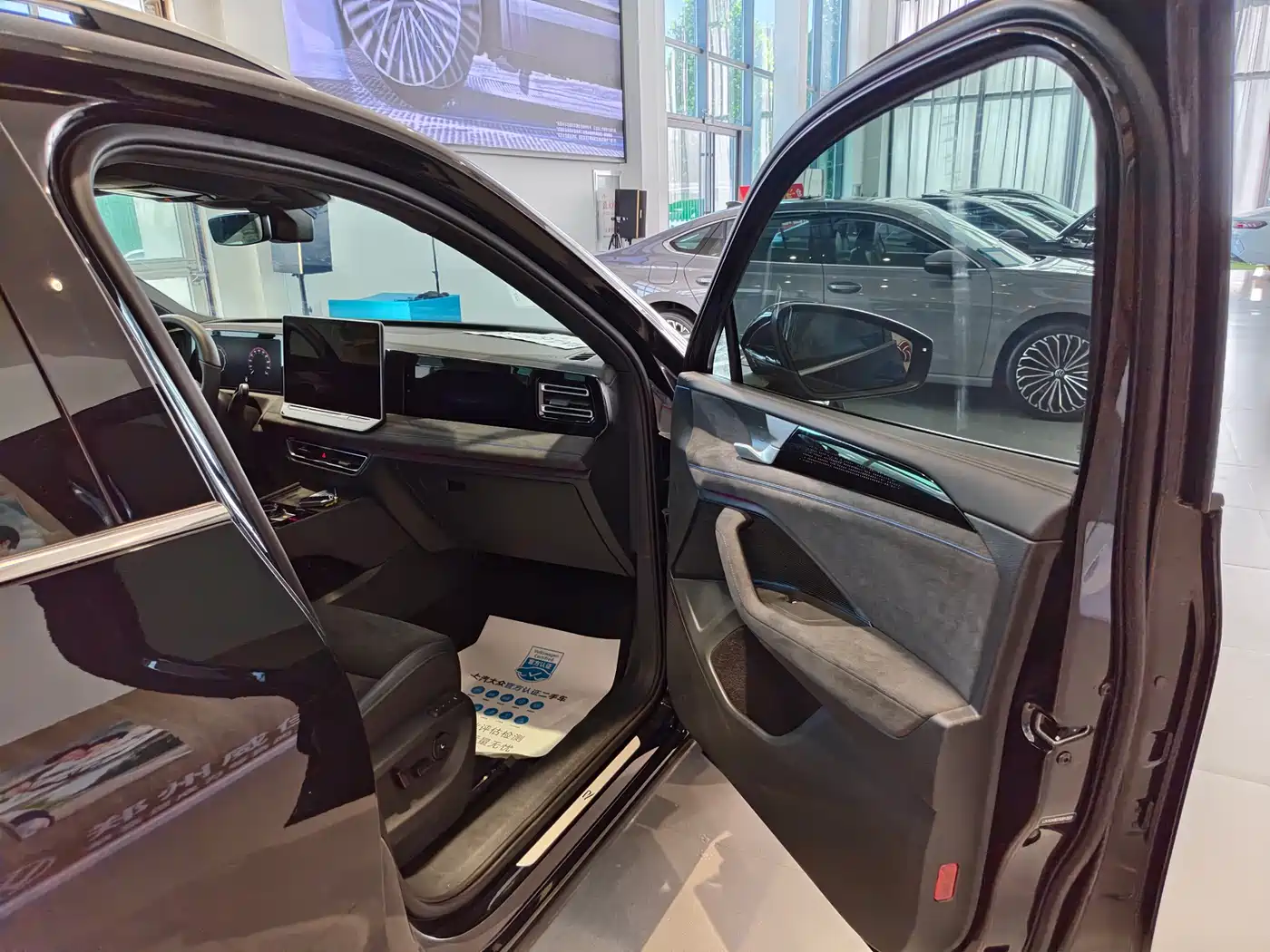 Volkswagen Tiguan L 2024 PRO 380TSI 4WD R-Line Premium Edition фото 13