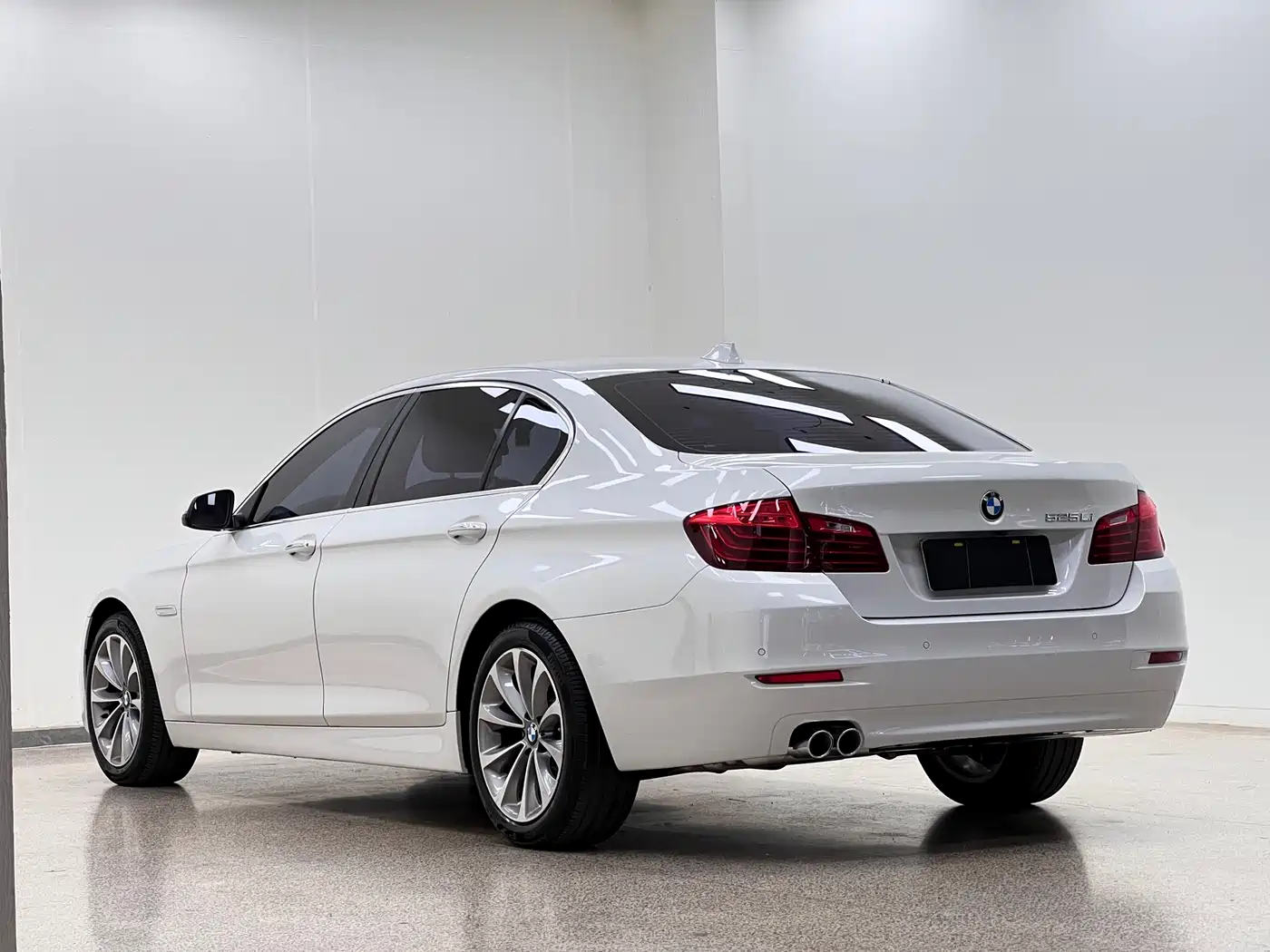 BMW 5 Series 2017 525Li Leading Edition фото 7