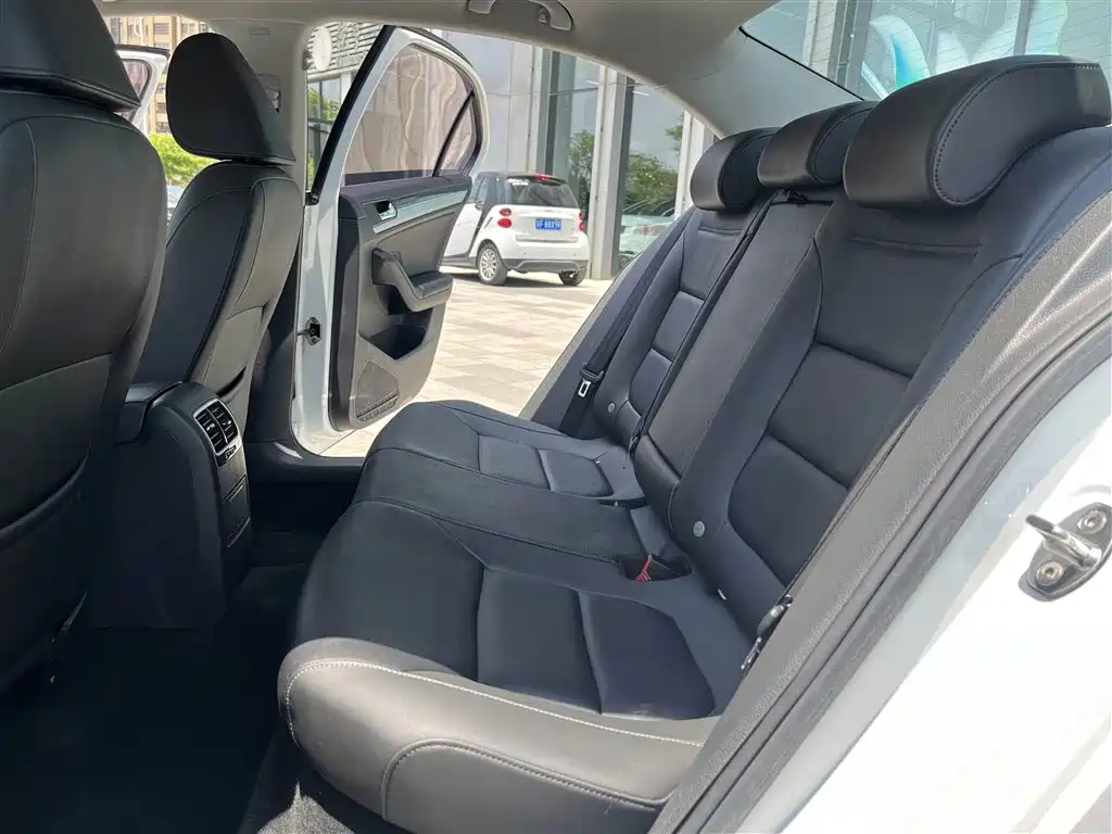 Volkswagen Sagitar 2018 280TSI DSG Spark Edition фото 12