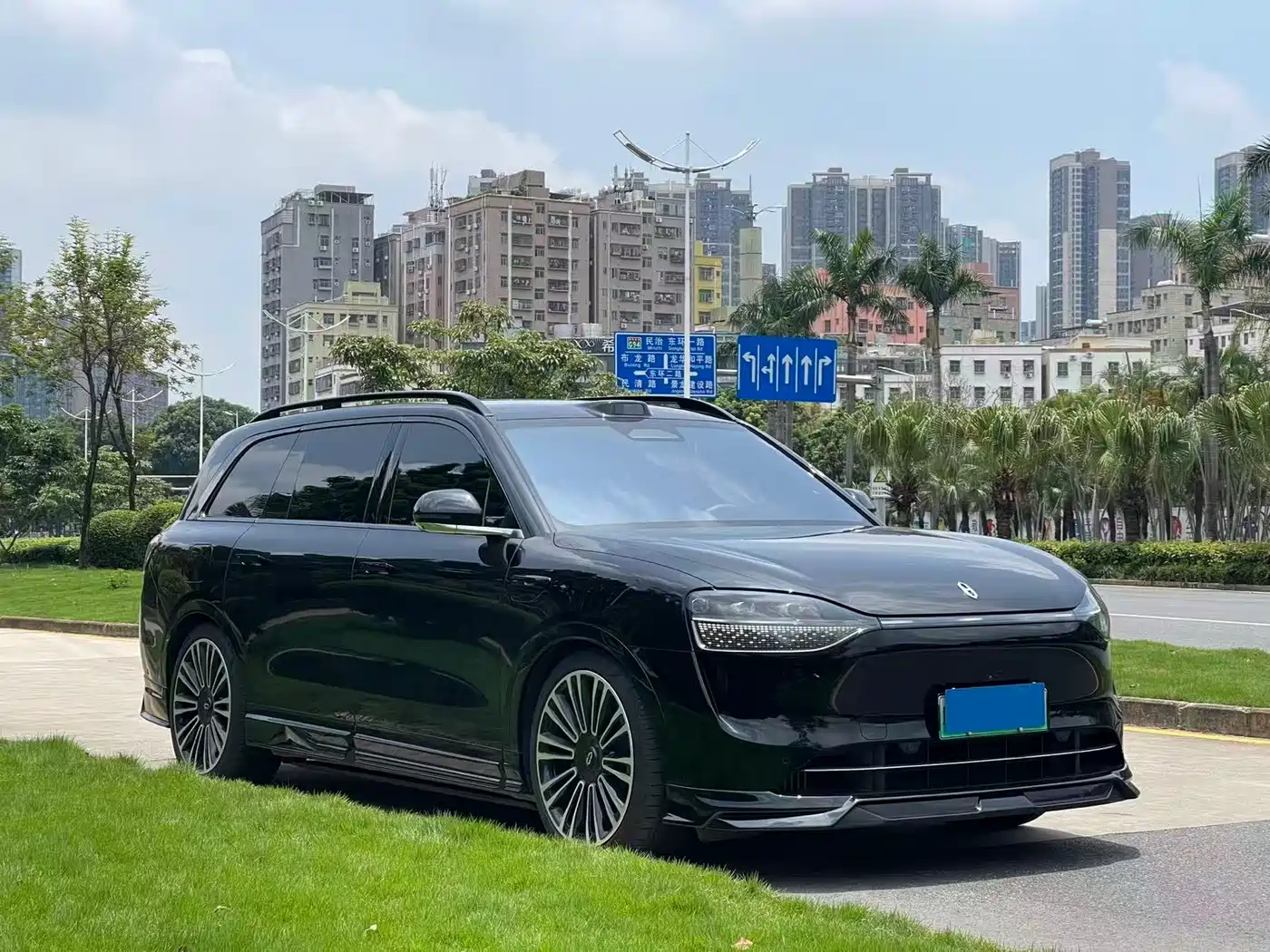 AITO Wenjie AITO M9 2024 Extended Range Ultra 42kWh 6-Seater фото 3