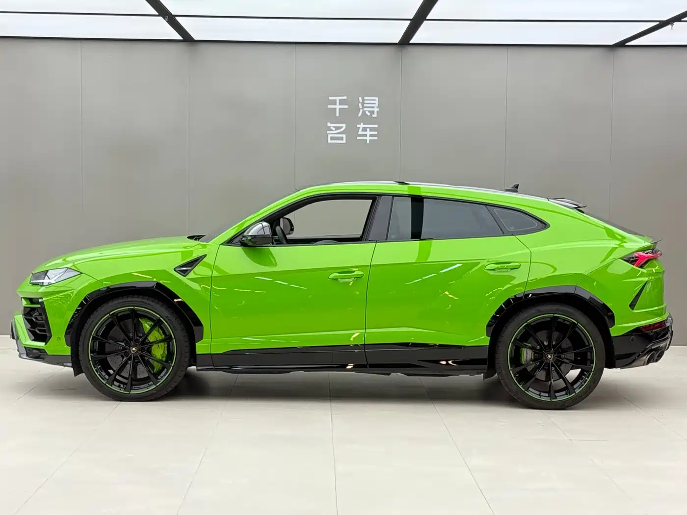 Фото 3 - Lamborghini Urus