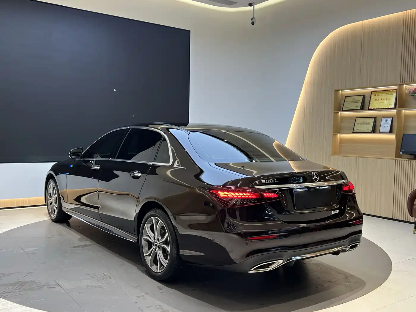 Mercedes-Benz E-Class 2023 E 300 L Sport Fashion фото 5