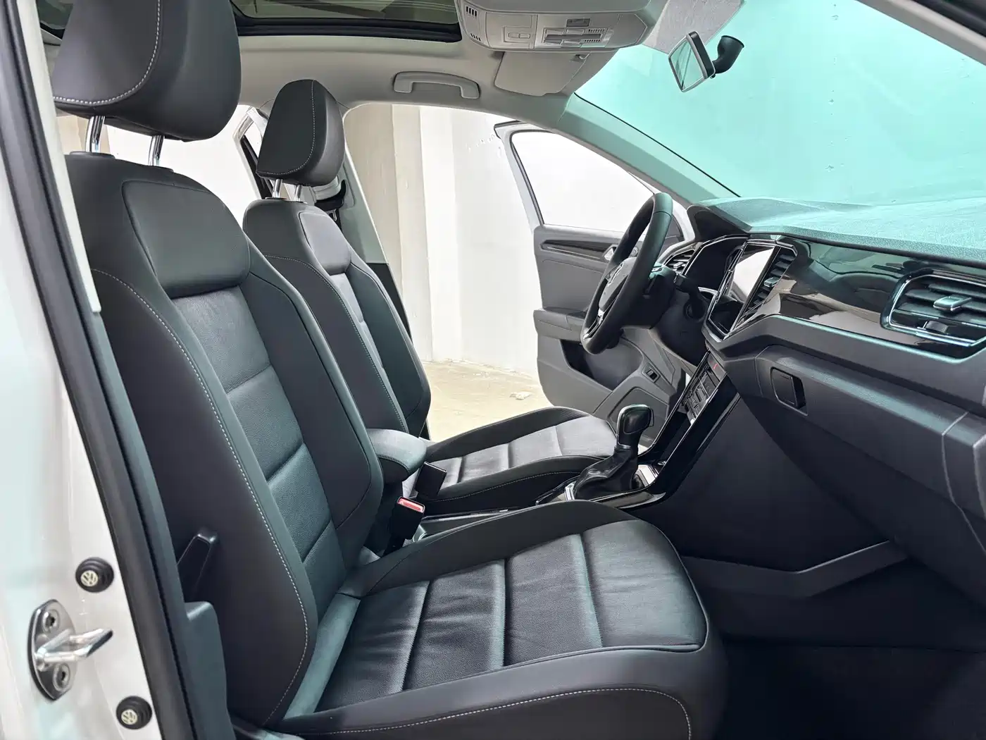 VOLKSWAGEN T ROC EXPLORING SONGS