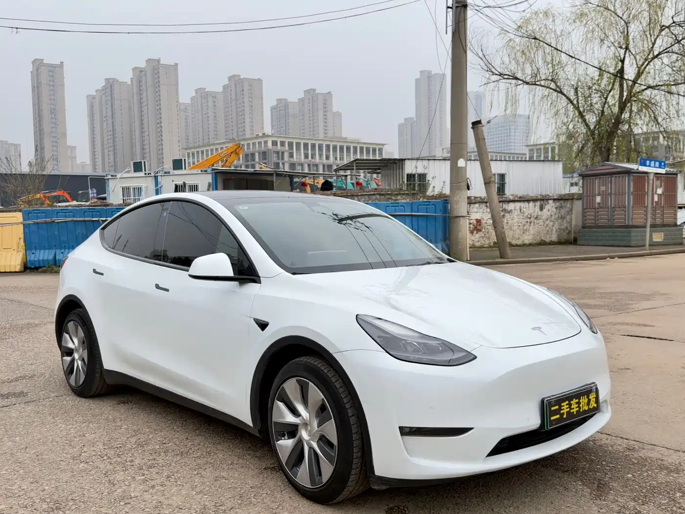TESLA MODEL Y