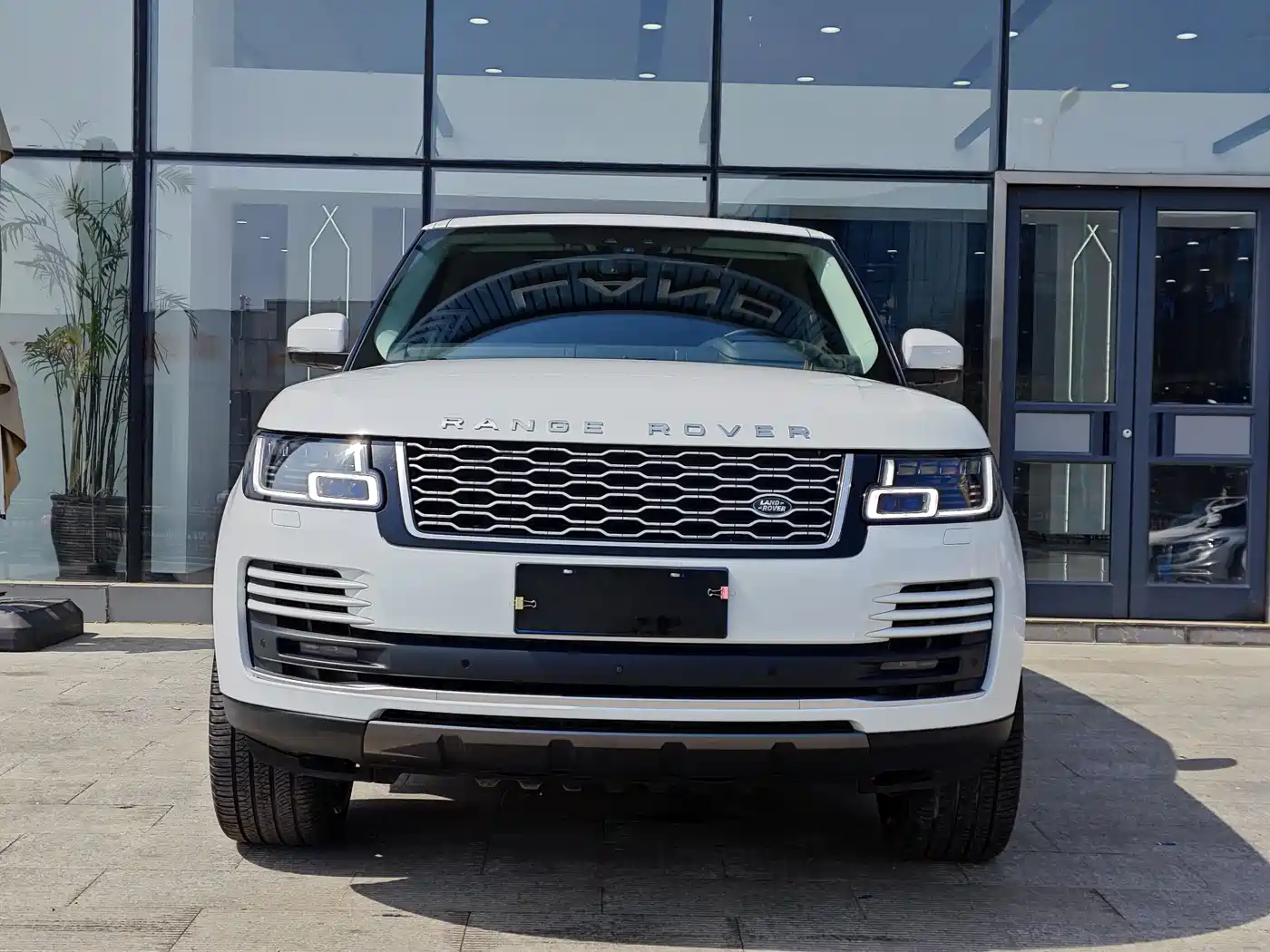 Land Rover Range Rover 2020 3.0 L6 Heritage Extended Edition фото 2