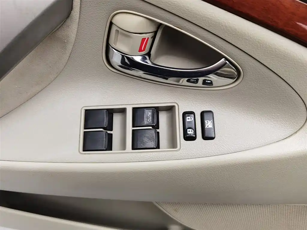 Toyota Camry 2013 200E Classic Elite Edition фото 9