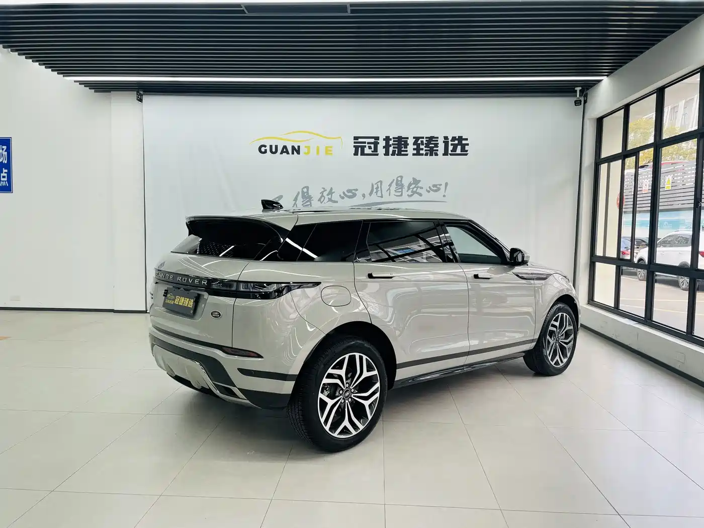 Land Rover Range Rover Evoque 2022 Facelift Range Rover Evoque L 249PS R-Dynamic Luxury фото 17