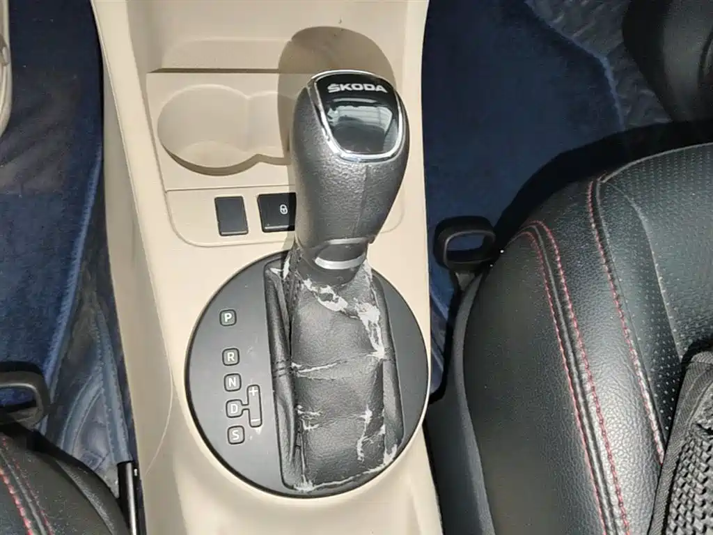 Škoda Fabia 2014 1.4L Automatic Crystal Edition фото 14