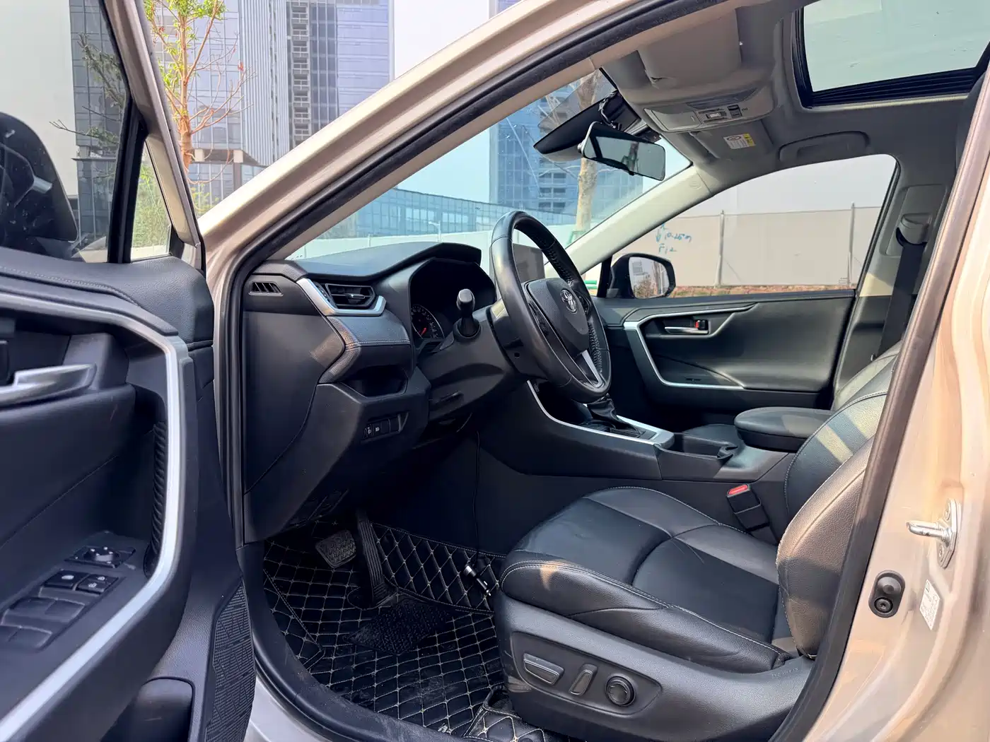 Toyota Wildlander 2022 2.0L CVT FWD Luxury Edition фото 5