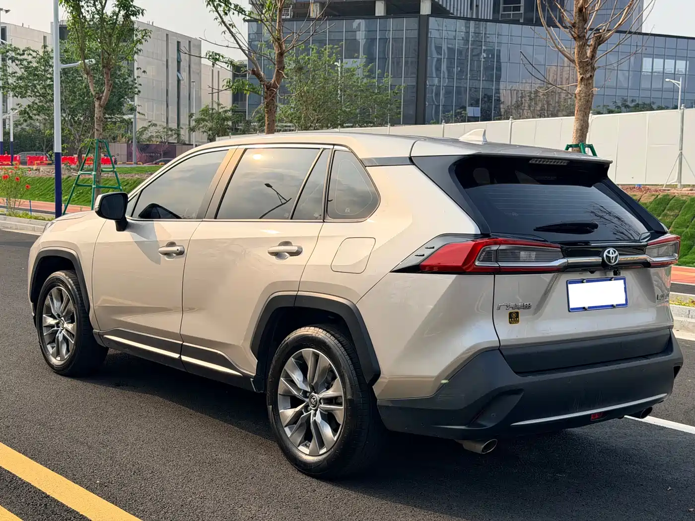 Toyota Wildlander 2022 2.0L CVT FWD Luxury Edition фото 7
