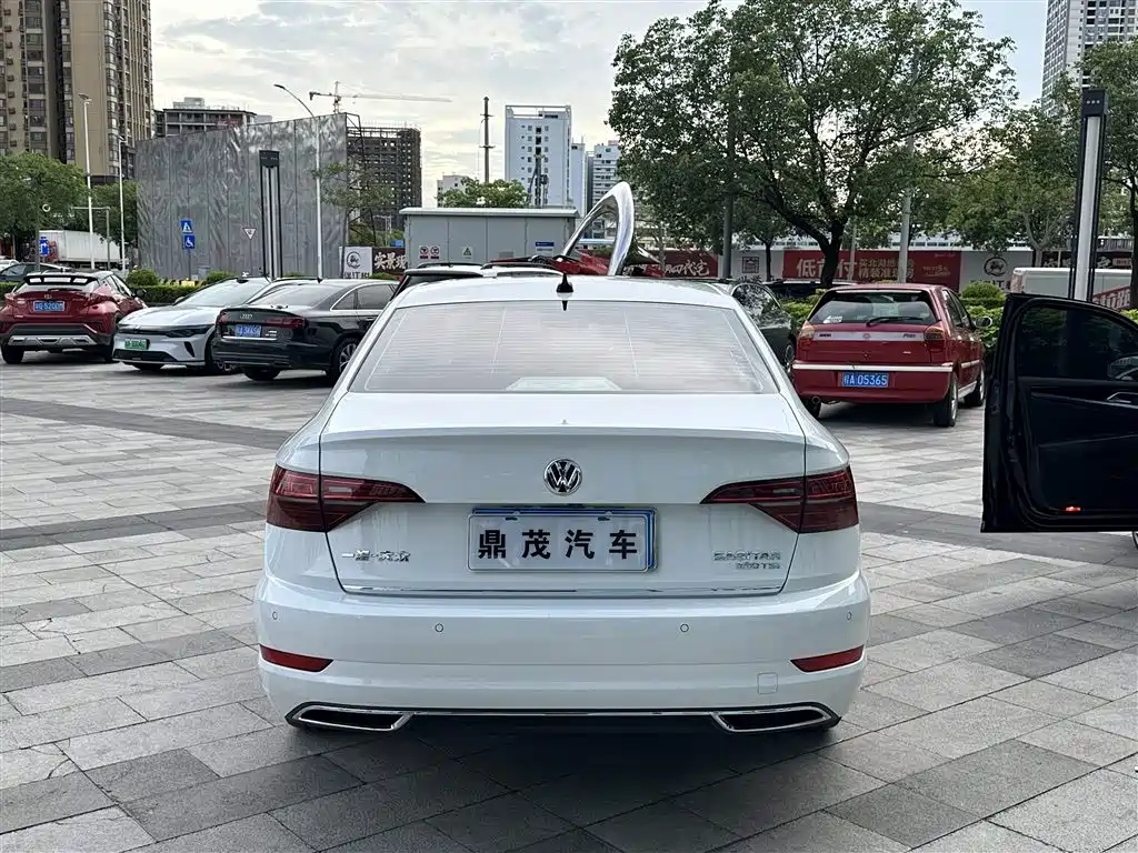 Volkswagen Sagitar 2021 280TSI DSG Luxury Smart Connect фото 4