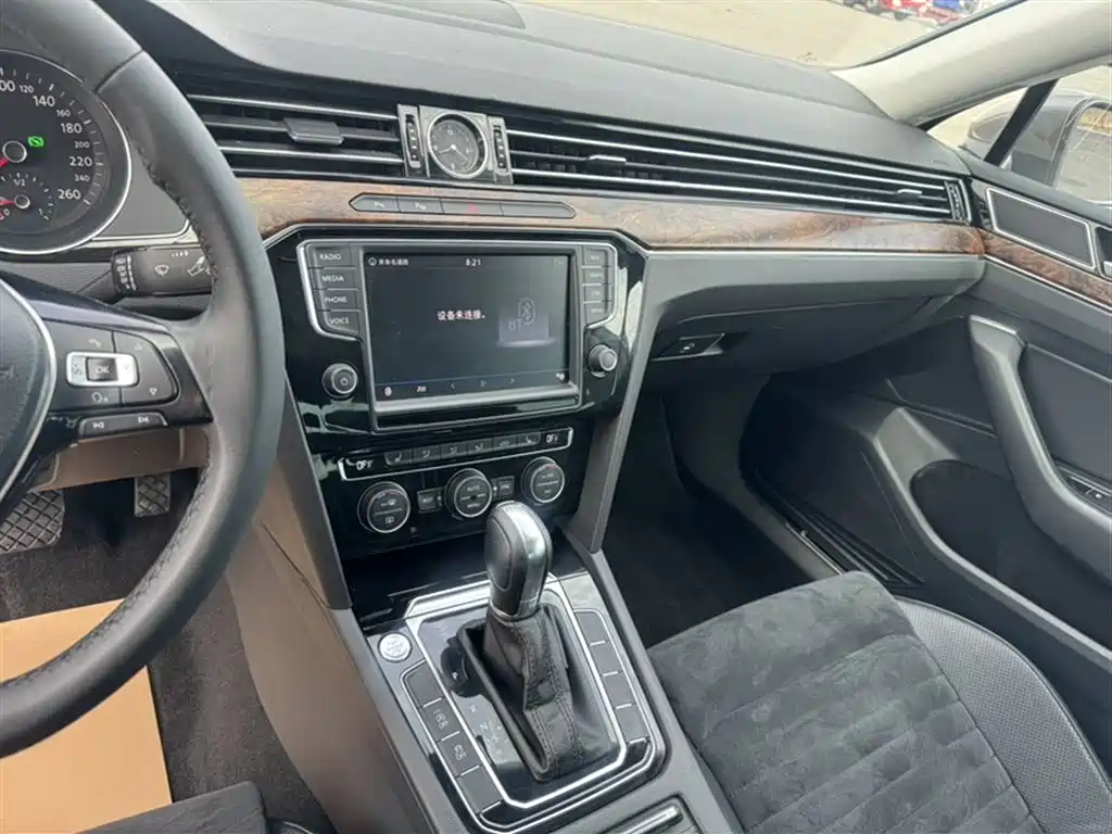 Volkswagen Magotan 2017 330TSI DSG Premium фото 9