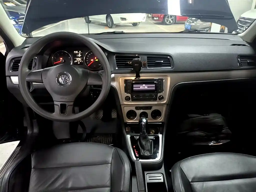 Volkswagen Lavida 2013 Facelift Classic 1.6L Automatic Comfort фото 10