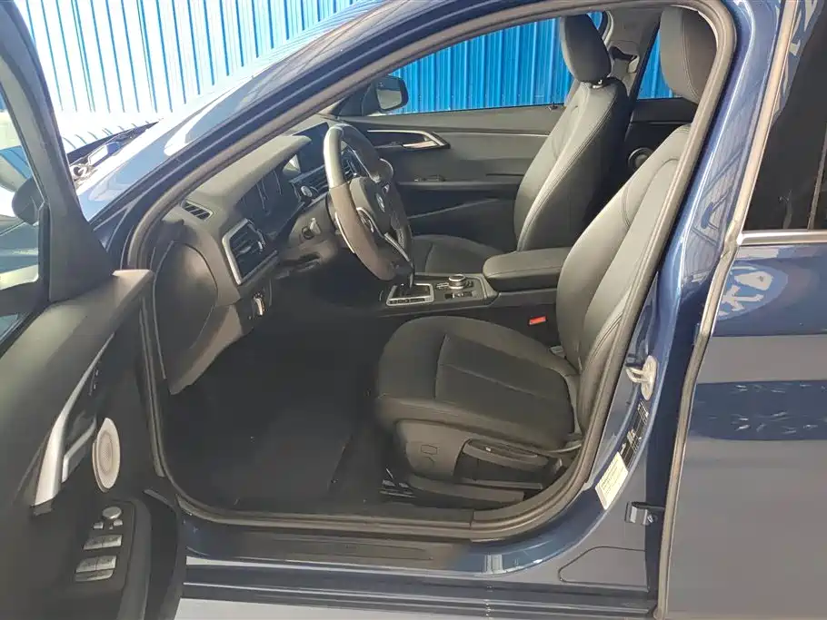BMW 1 Series 2021 120i M Sport фото 9