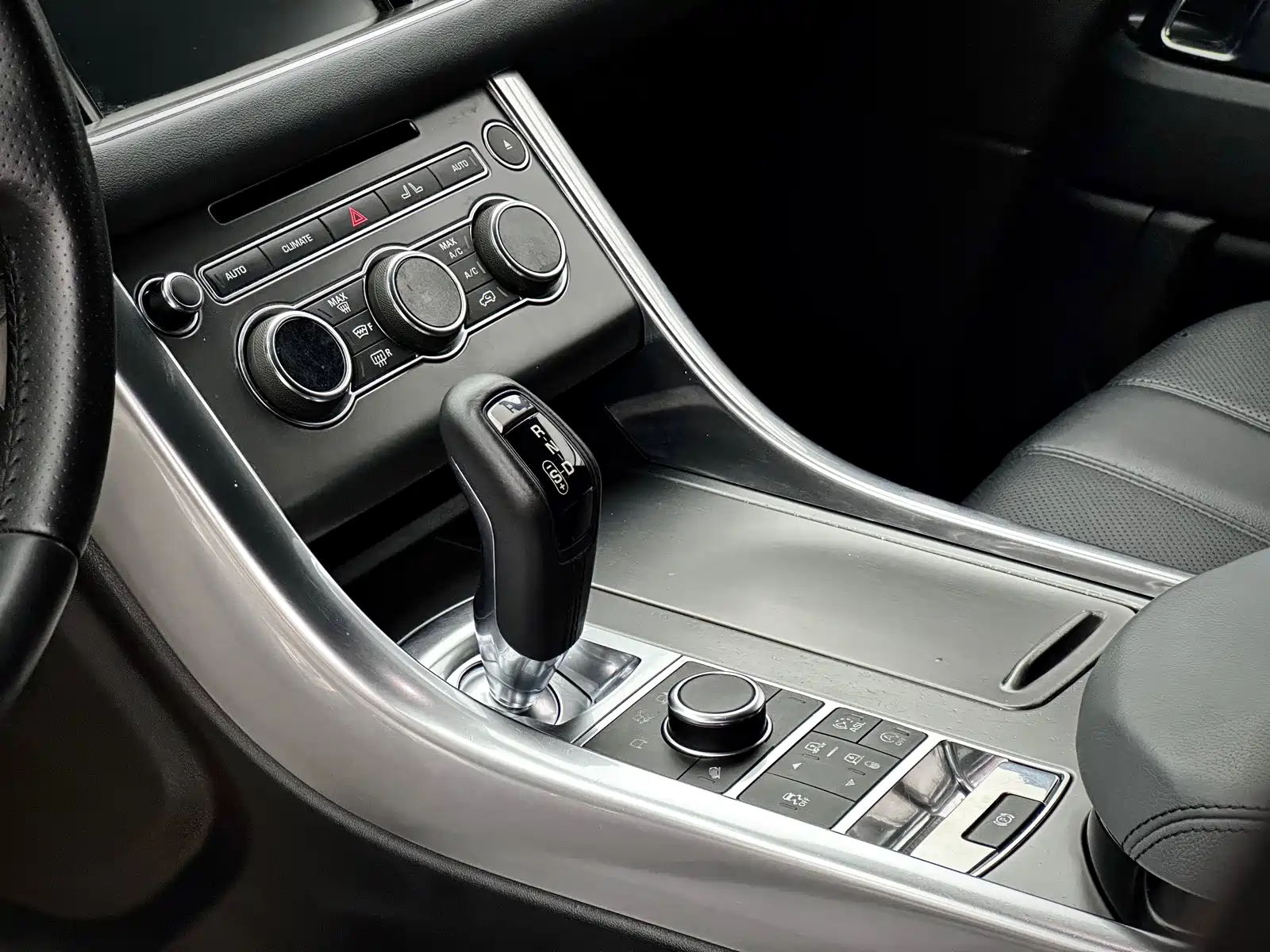 صورة 20 - Land Rover Range Rover Sport