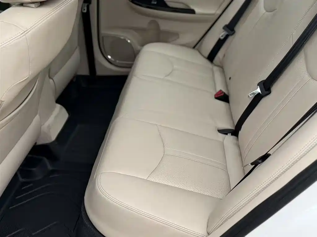 BYD E5