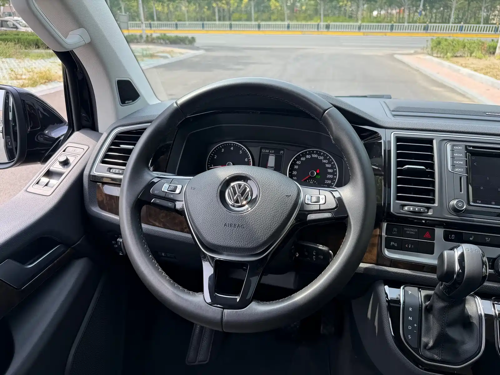 Фото 8 - Volkswagen Multivan