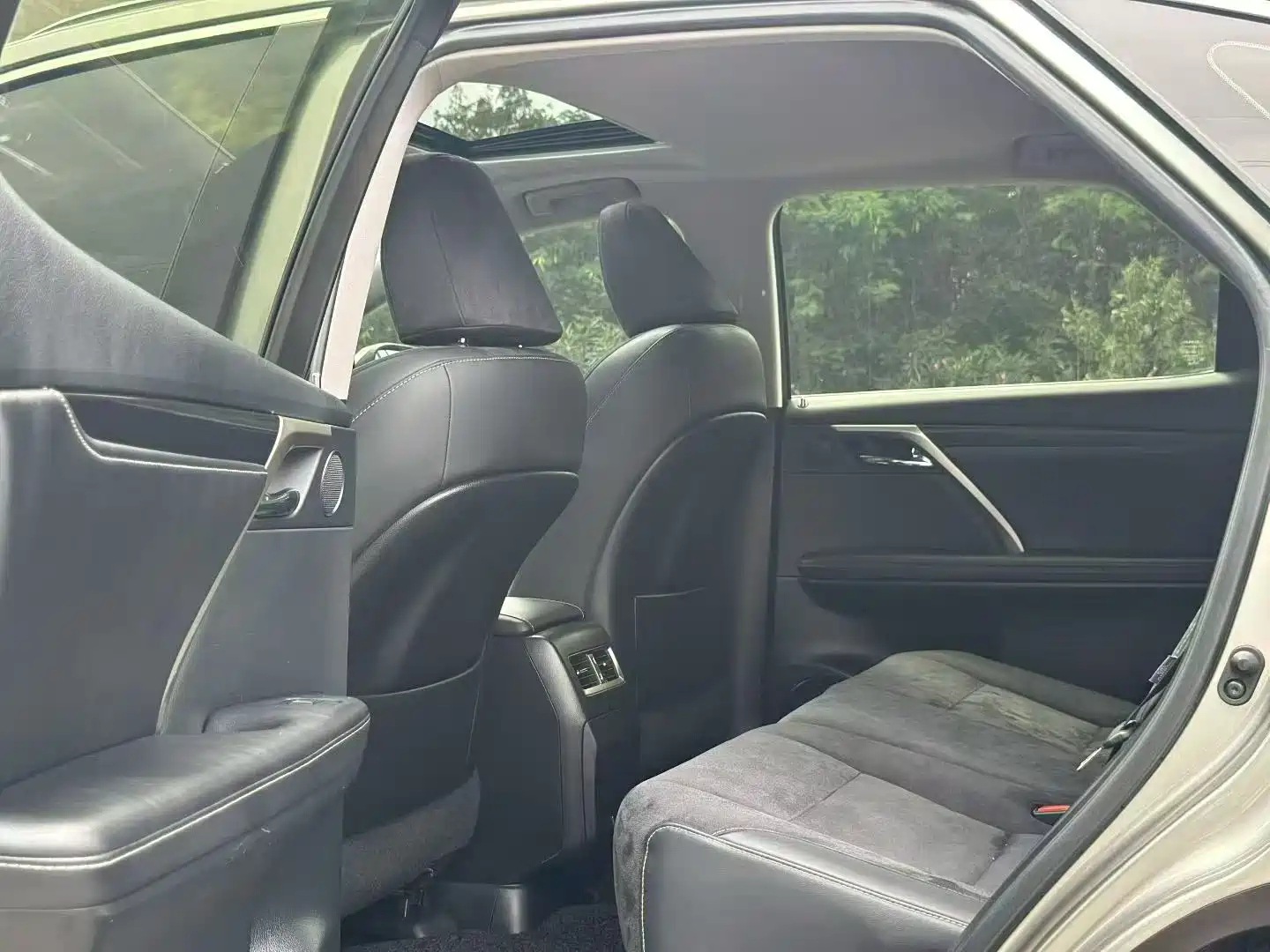 Фото 6 - Lexus RX