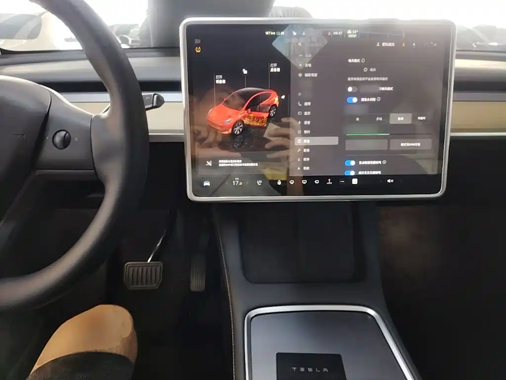 Фото 10 - Tesla Model Y