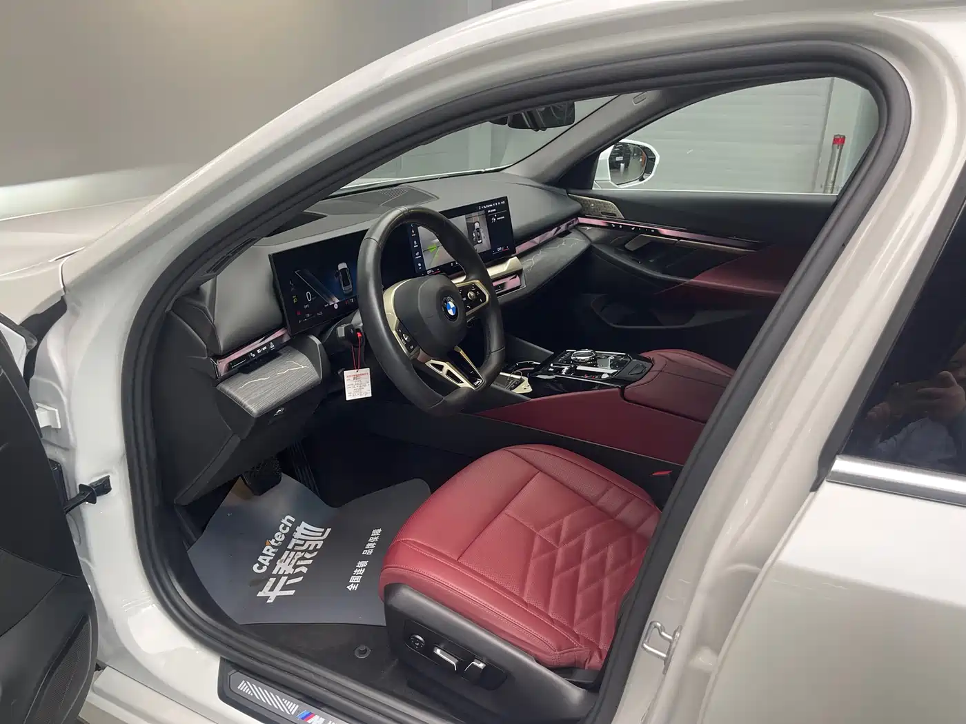 BMW 5 Series 2025 530Li Premium M Sport Package фото 10