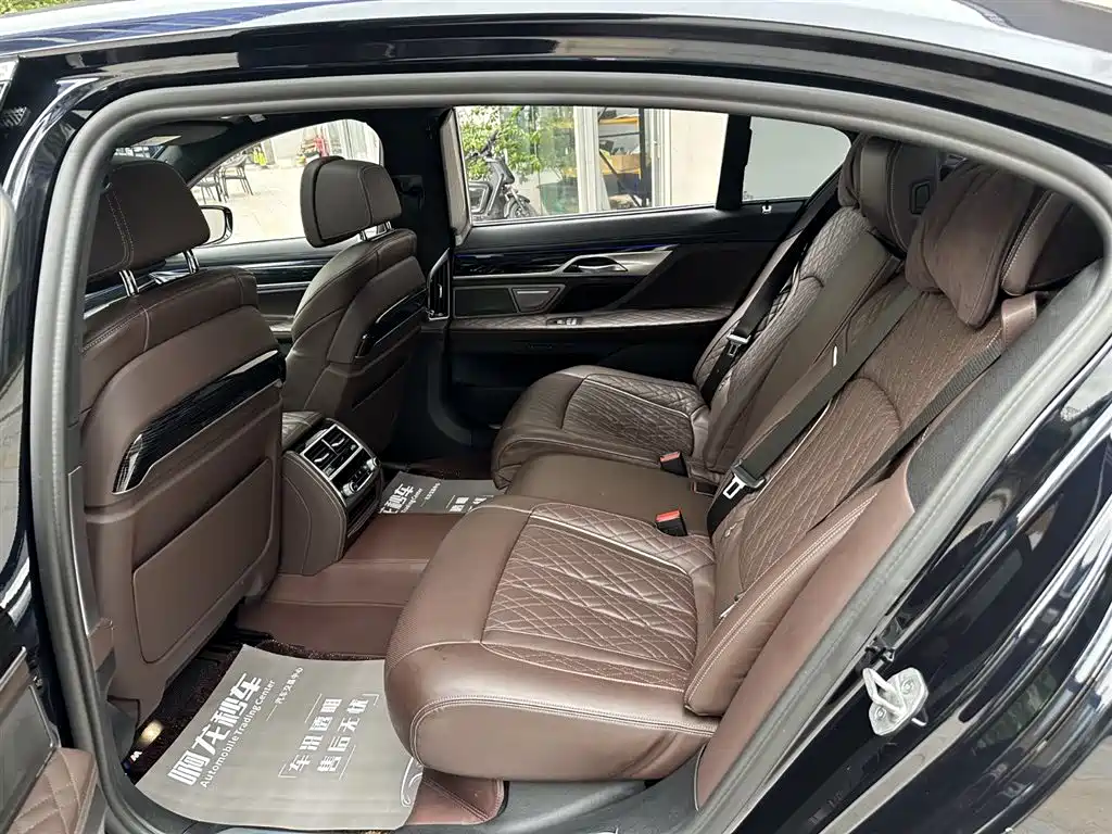 BMW 7 Series 2021 Model 730Li M Sport Package фото 10