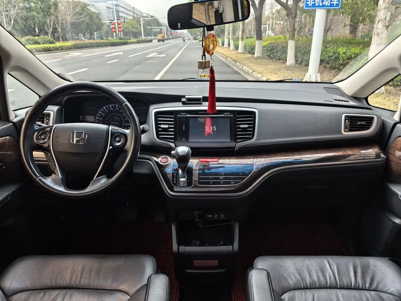 Honda Odyssey 2015 Facelift 2.4L Smart Enjoyment Edition фото 8