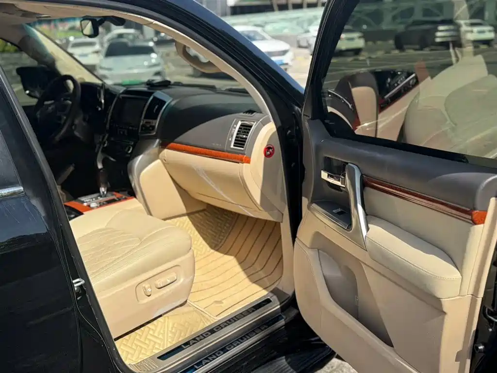 Toyota Land Cruiser 2012 4.6L Automatic VX-R фото 6