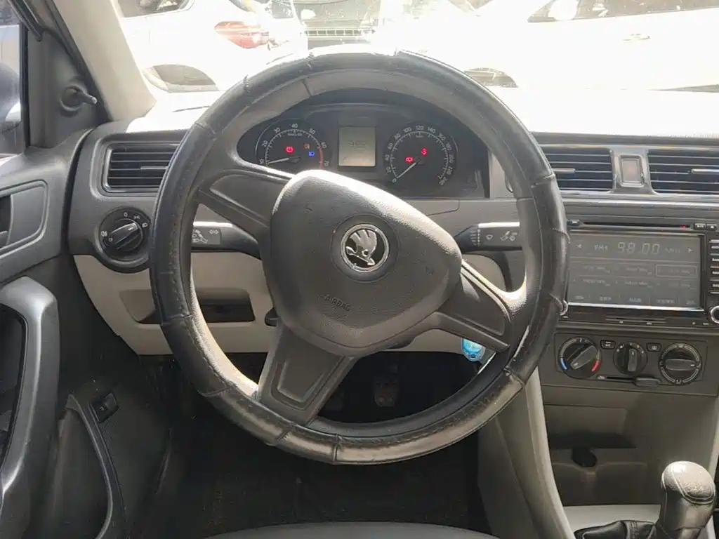 Фото 11 - Škoda Rapid