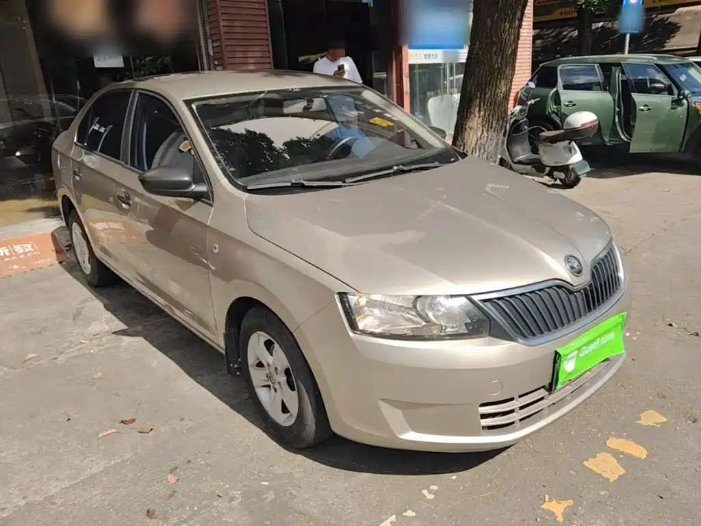 Фото 4 - Škoda Rapid
