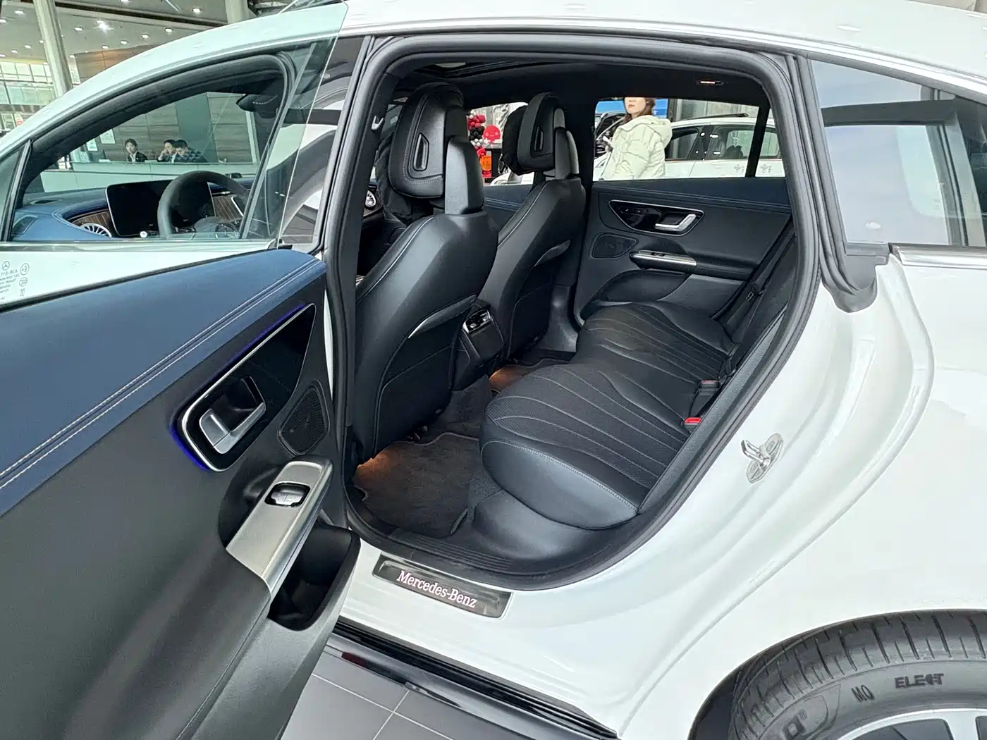 Mercedes-Benz EQE 2025 500 4MATIC Pioneer фото 6