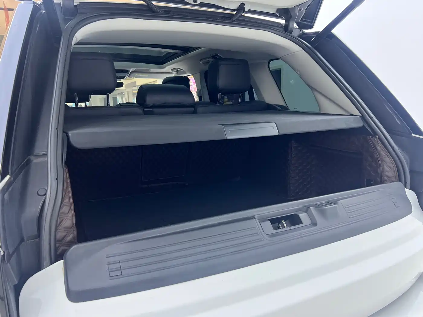 Land Rover Range Rover 2021 3.0 L6 Golden Age Edition фото 17