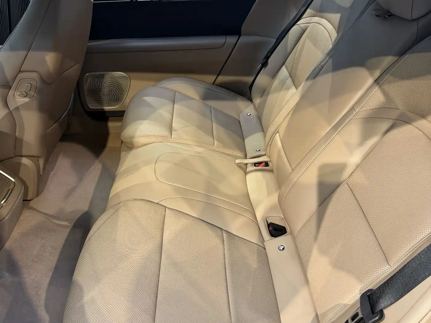 Avatr 12 2026 Pure Electric AWD 4-Seater фото 13