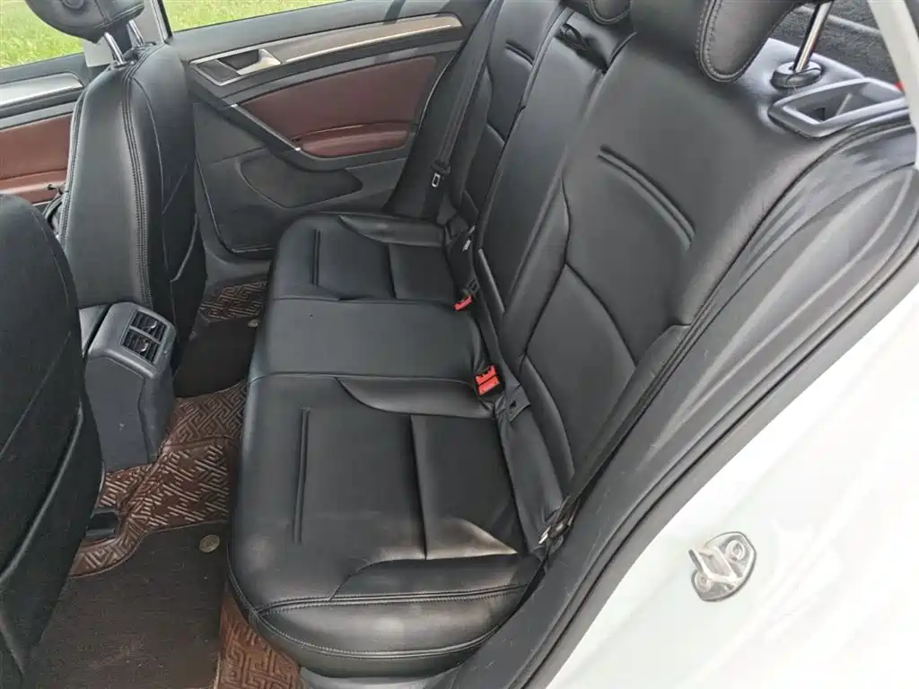 Volkswagen Golf 2015 1.6L Automatic Comfort фото 17