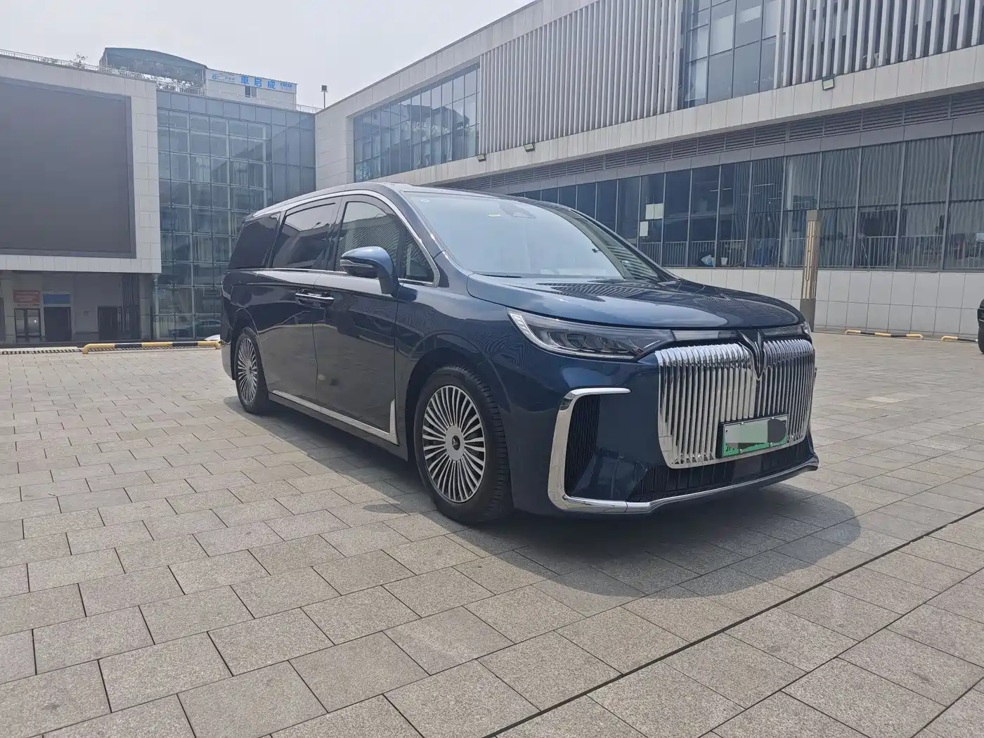 Voyah Auto Voyah Dreamer 2025 PHEV AWD Flagship Kunpeng Edition фото 5