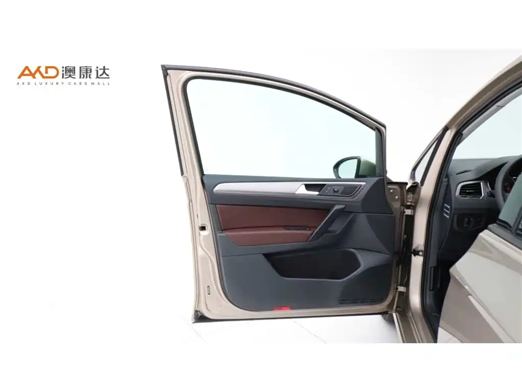 Volkswagen Golf 2016 1.6L Automatic Comfort фото 10