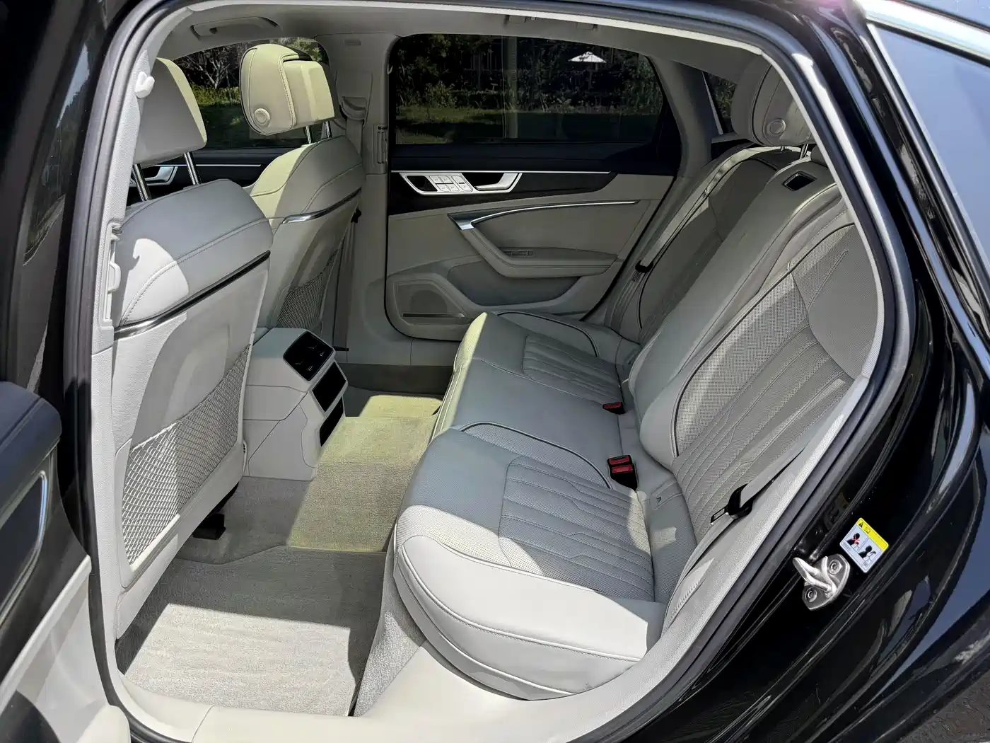Фото 11 - Audi A6L