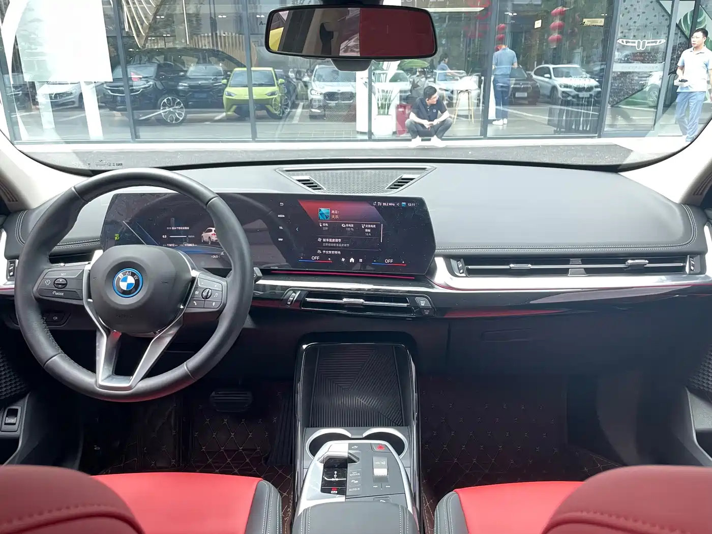 Фото 6 - BMW iX1