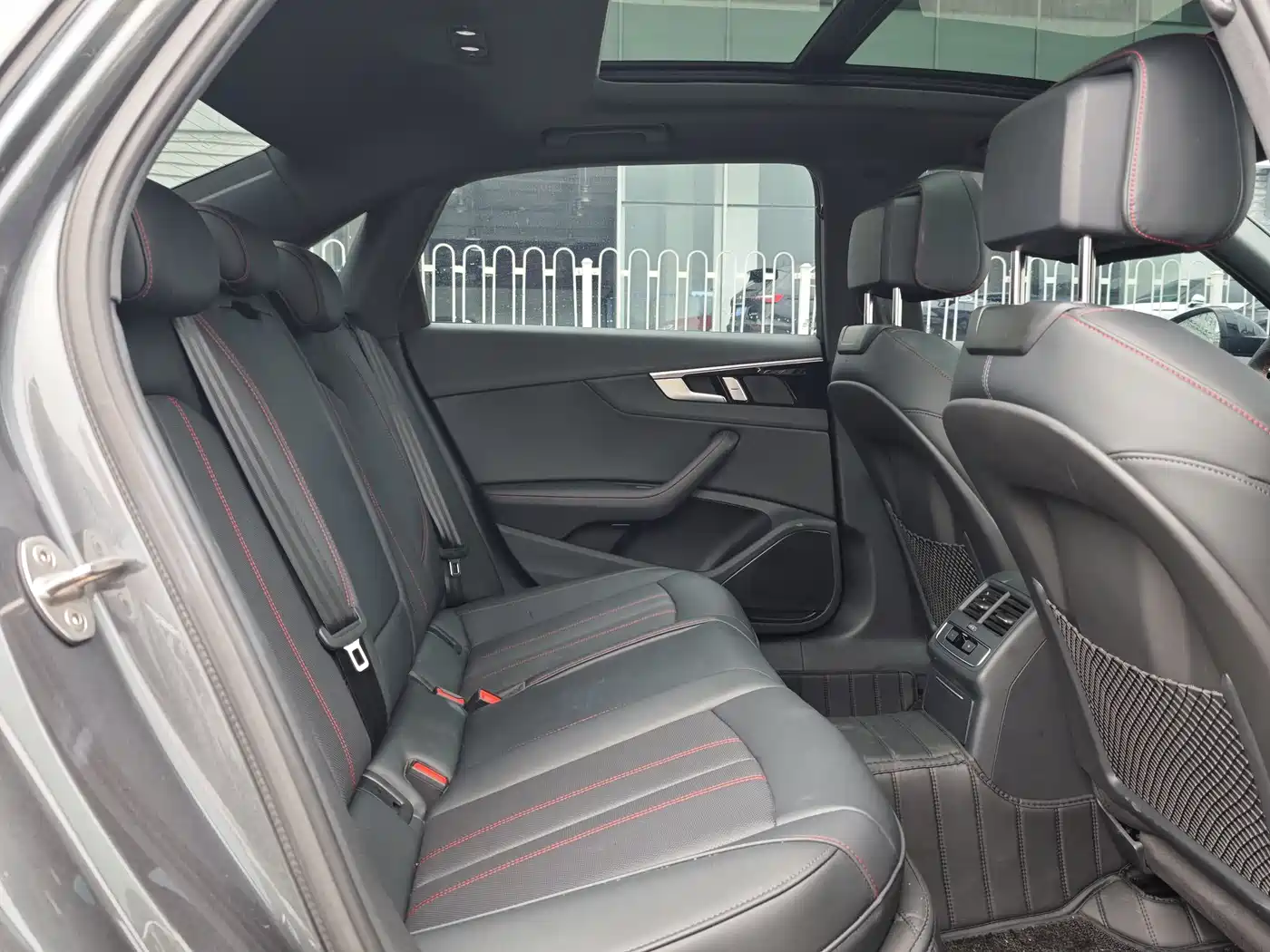 Audi A4L 2025 2 Million Celebration Edition 40 TFSI Luxury Dynamic фото 10