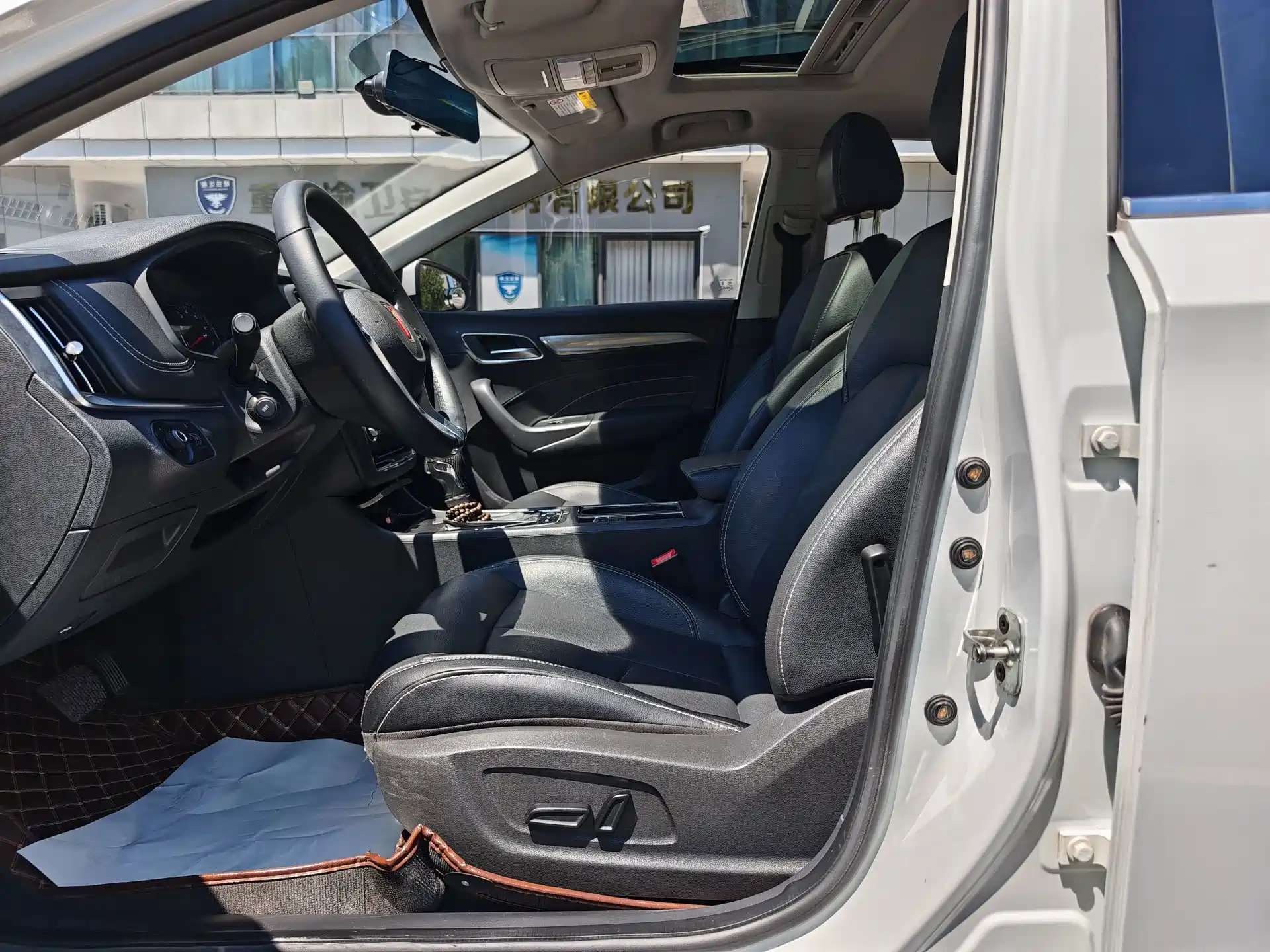 Фото 10 - Roewe i6