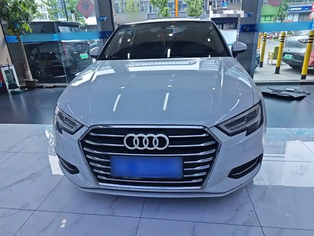 Audi A3 2018 30th Anniversary Limousine 35 TFSI Style фото 3