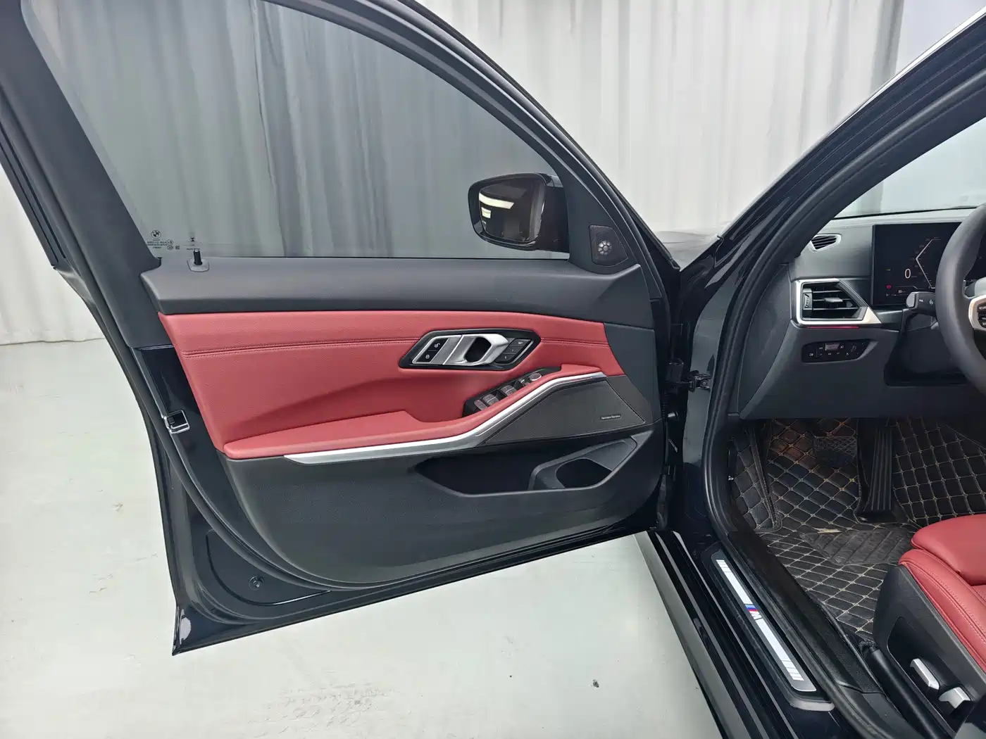 BMW 3 Series 2023 325i M Sport Black Night Package фото 7