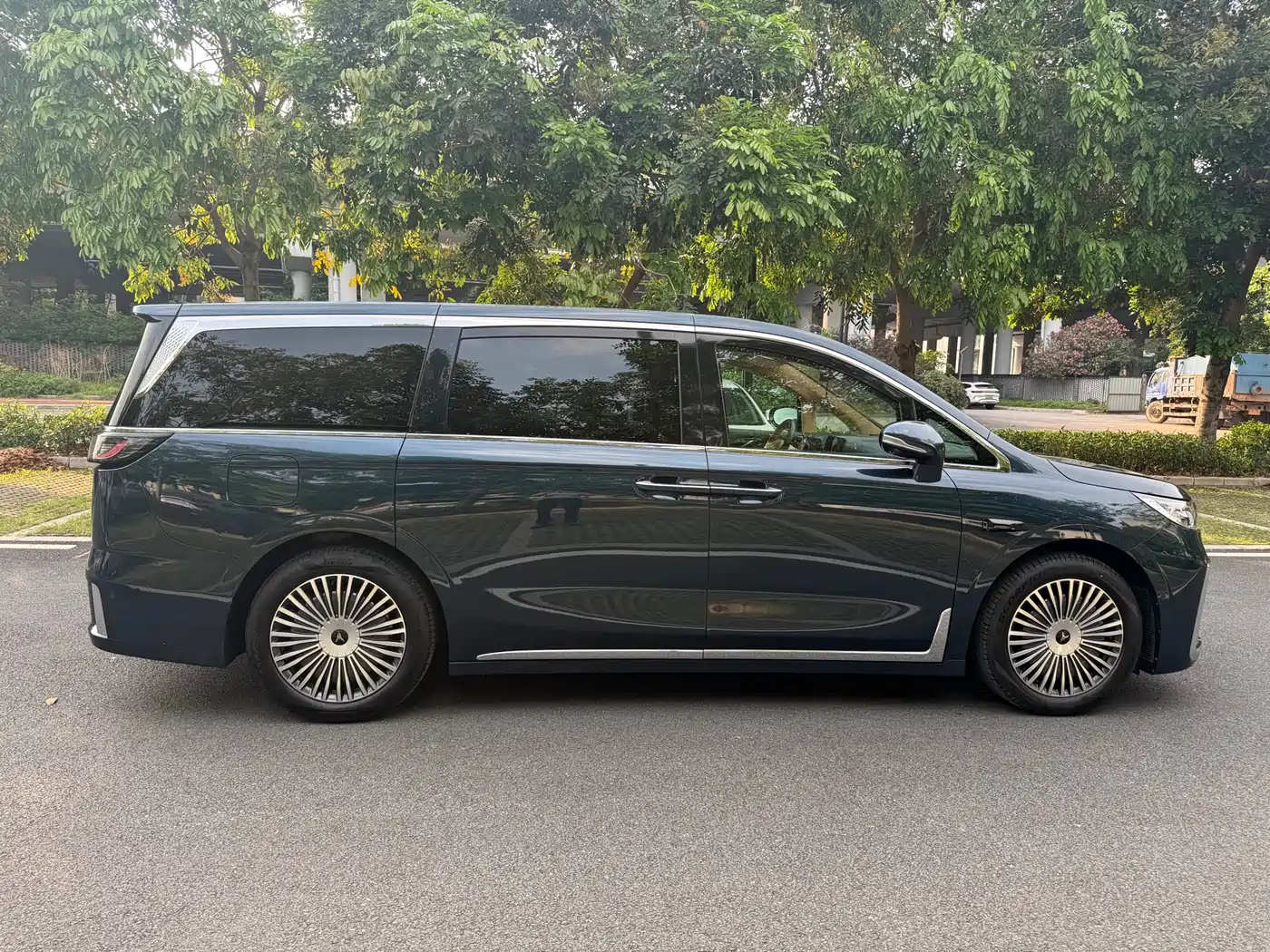 Voyah Auto Voyah Dreamer 2025 Model PHEV 4WD Premium QianKun Edition фото 6