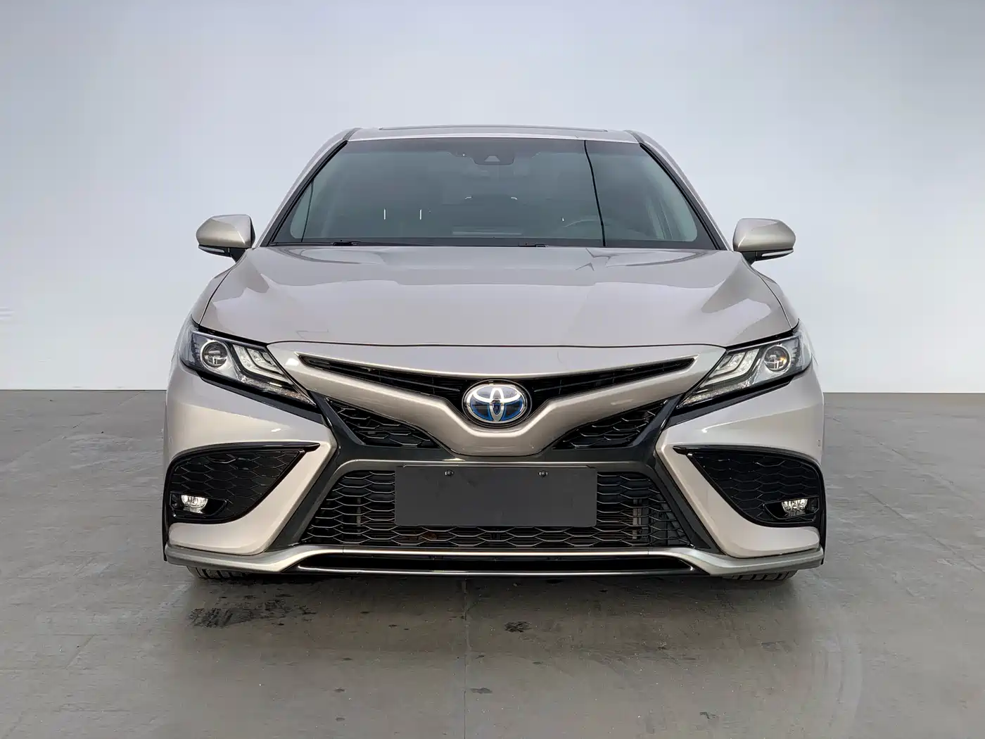 Toyota Camry 2021 Hybrid 2.5HS Fashion Edition фото 2