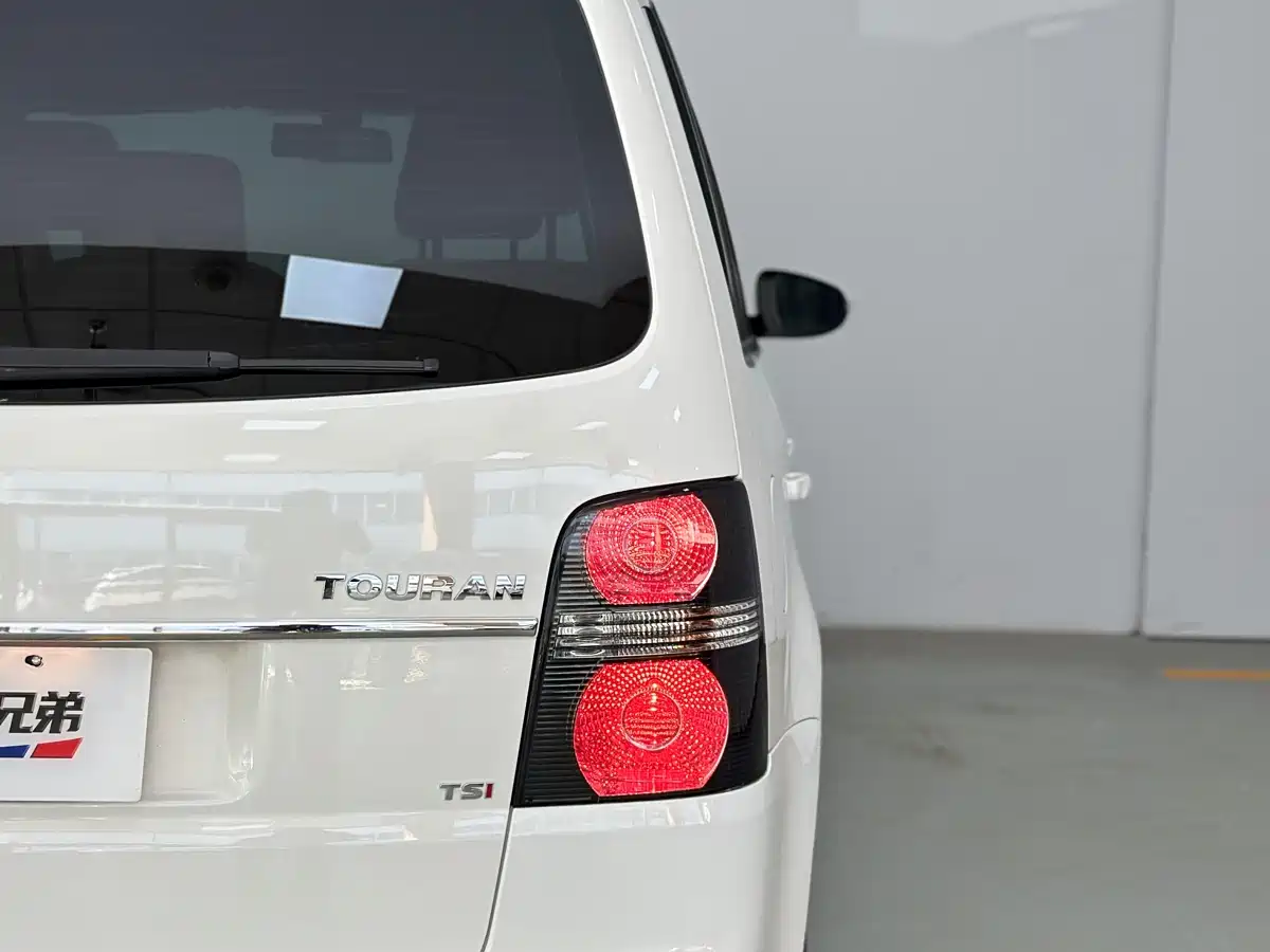 Volkswagen Touran 2015 1.4T DSG Flagship Edition 5-seater фото 14