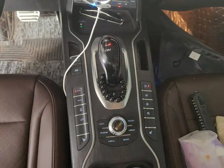 WEY VV6 2019 2019 2.0T 2WD Ultra Luxury China VI
