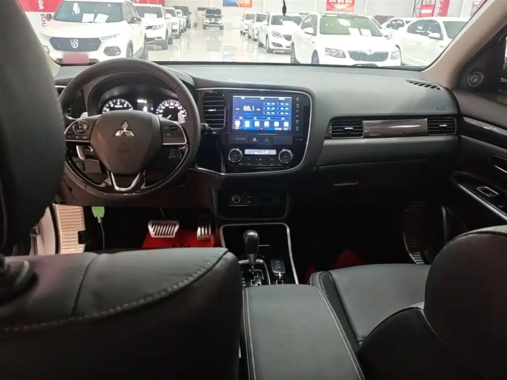 MITSUBISHI OUTLANDER