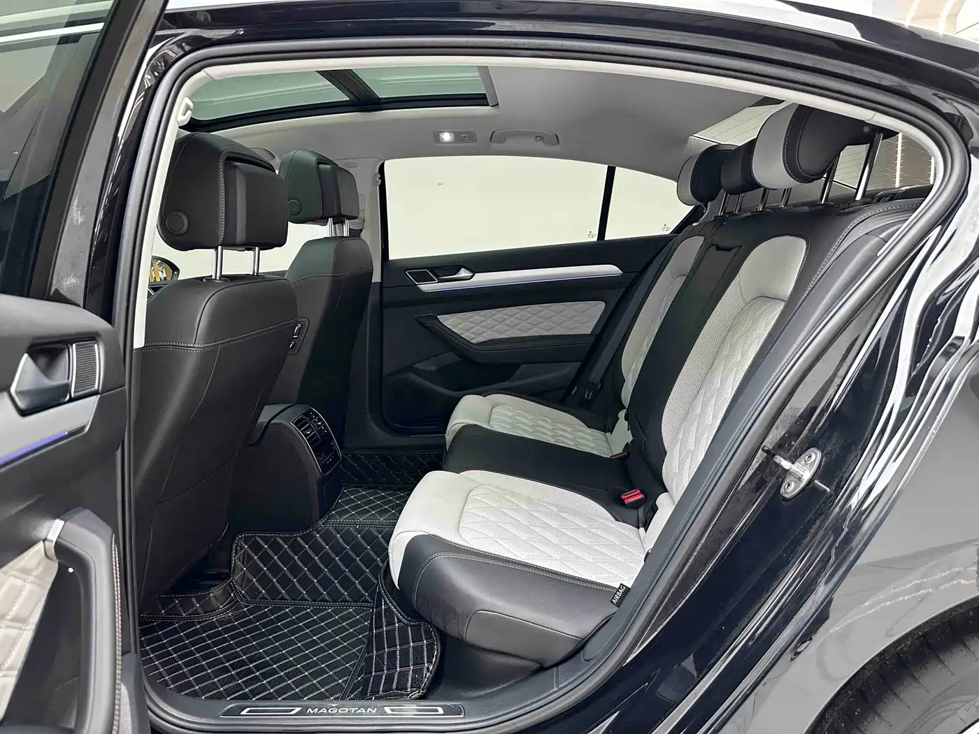 Volkswagen Magotan 2025 Facelift Public Edition 330TSI DSG Luxury фото 7