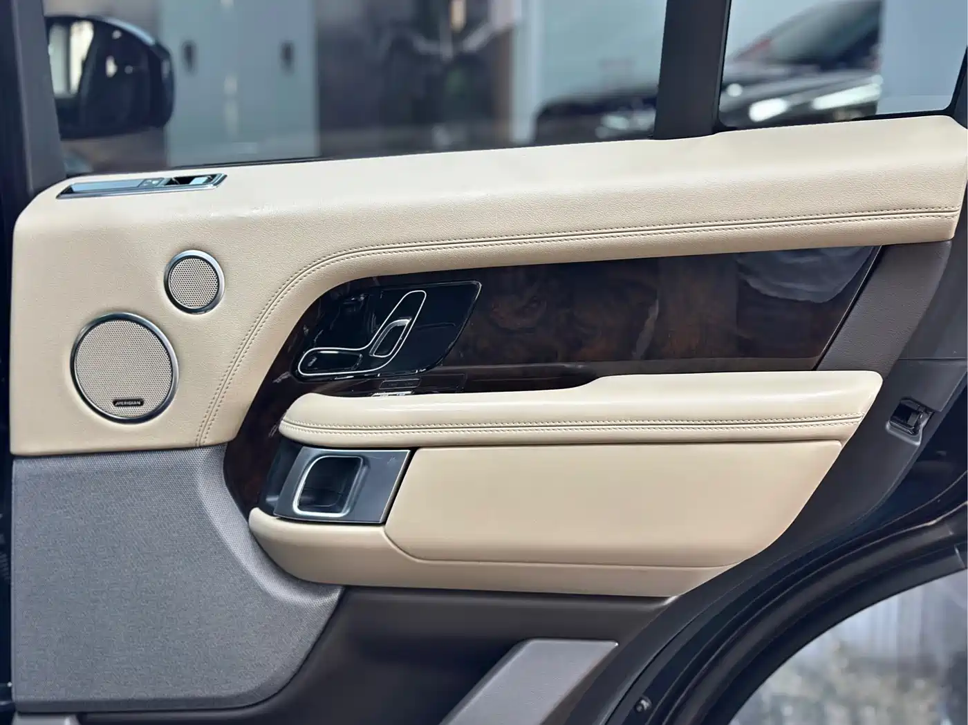 Land Rover Range Rover 2021 3.0 L6 Heritage Edition фото 9